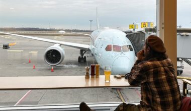 Canadians adjust plans as U.S. flights grounded - CTV News