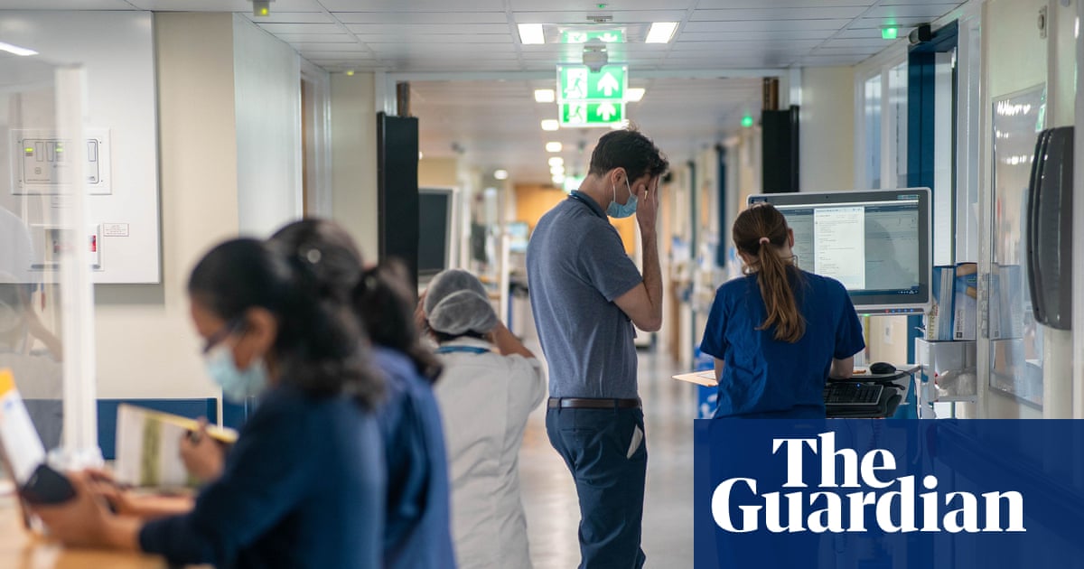 Overseas-trained doctors leaving the UK in record numbers | NHS
