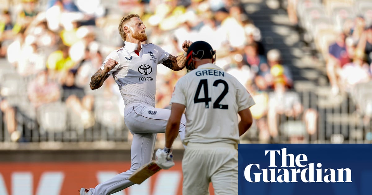 Ashes begins with a bang after 19 wickets on dramatic day one give England early edge | Ashes 2025-26