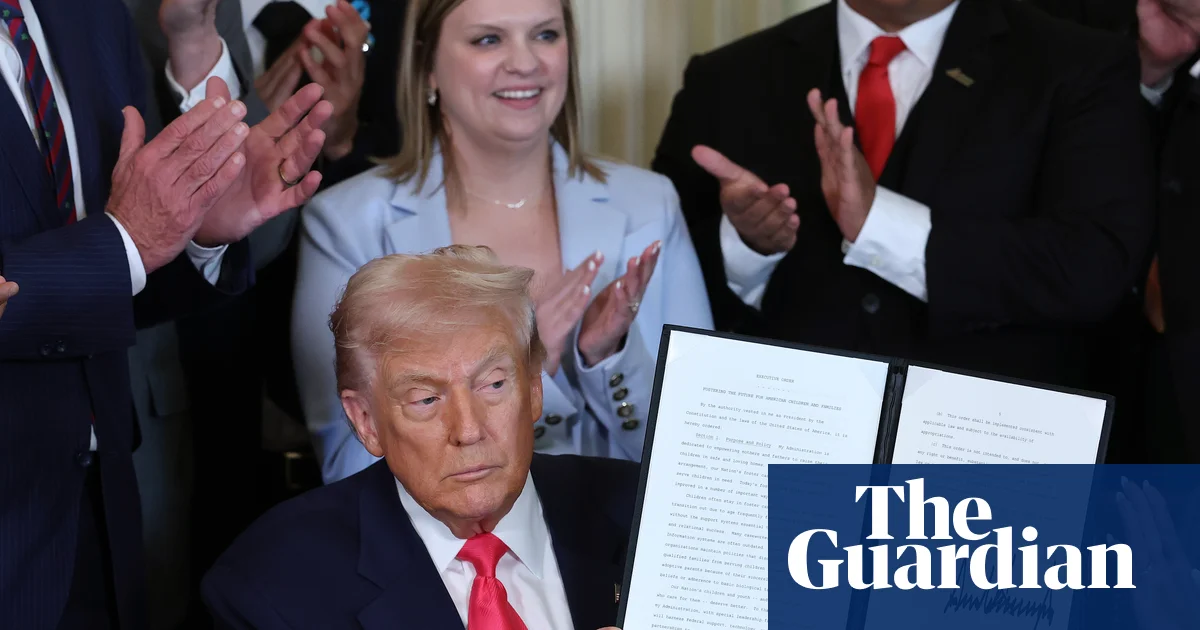 Questions arise over strikingly similar signatures by Trump on recent pardons | Donald Trump
