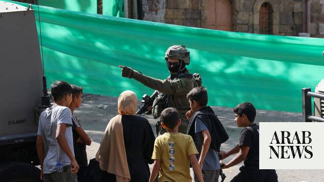 Israeli forces arrest 442 Palestinians in West Bank in October