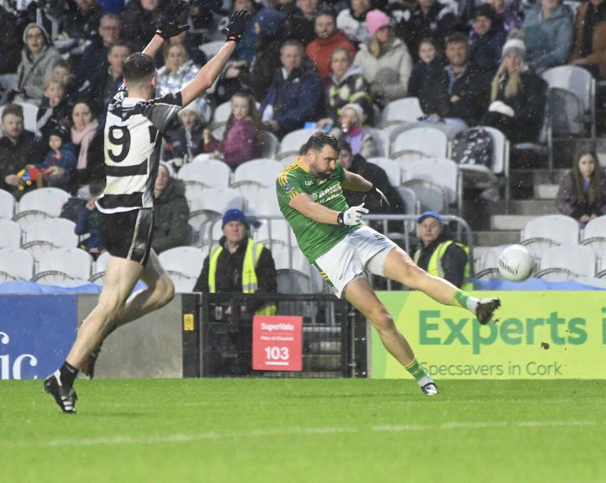  Daniel O’Donovan in action in the first half for Kilmacabea against Donoughmore. Picture: Larry Cummins