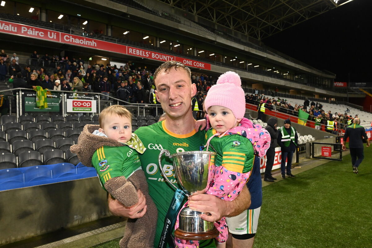  Kilmacabea captain Ian Jennings with children Croia and Richie. Picture: Larry Cummins
