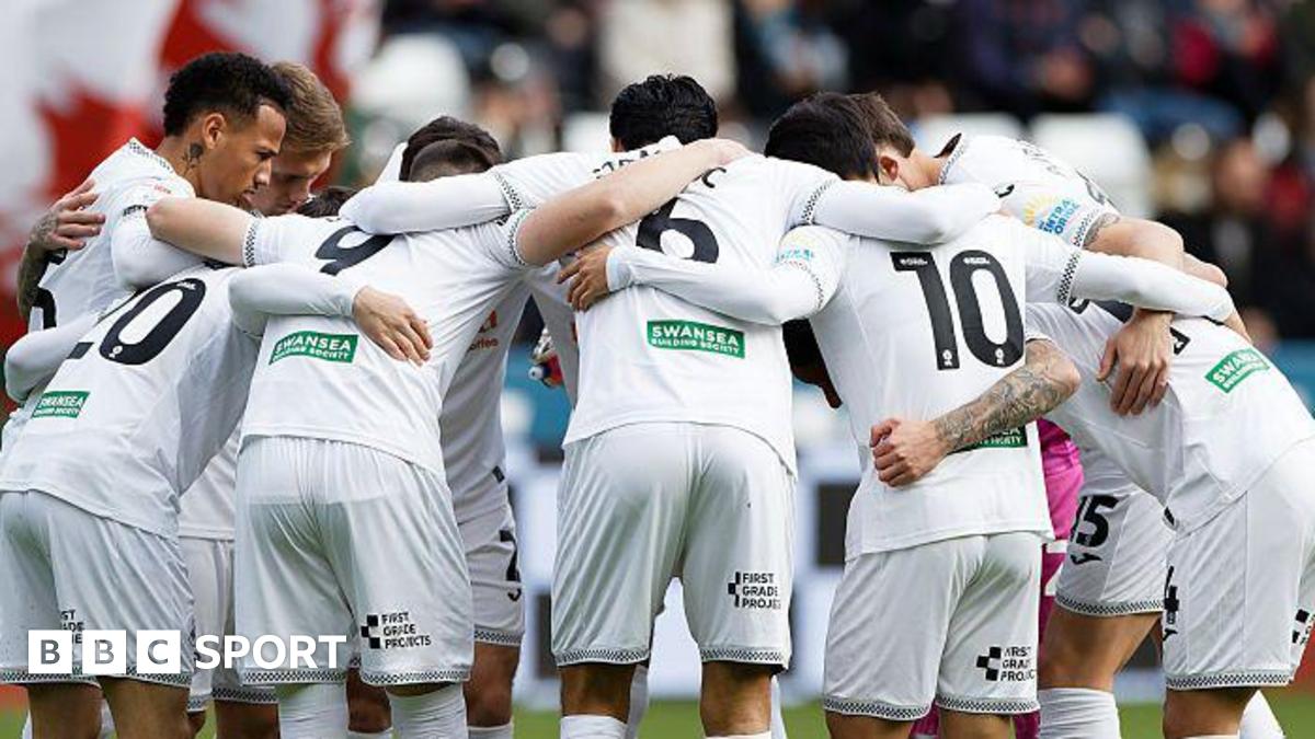 Swansea players in a huddle this season