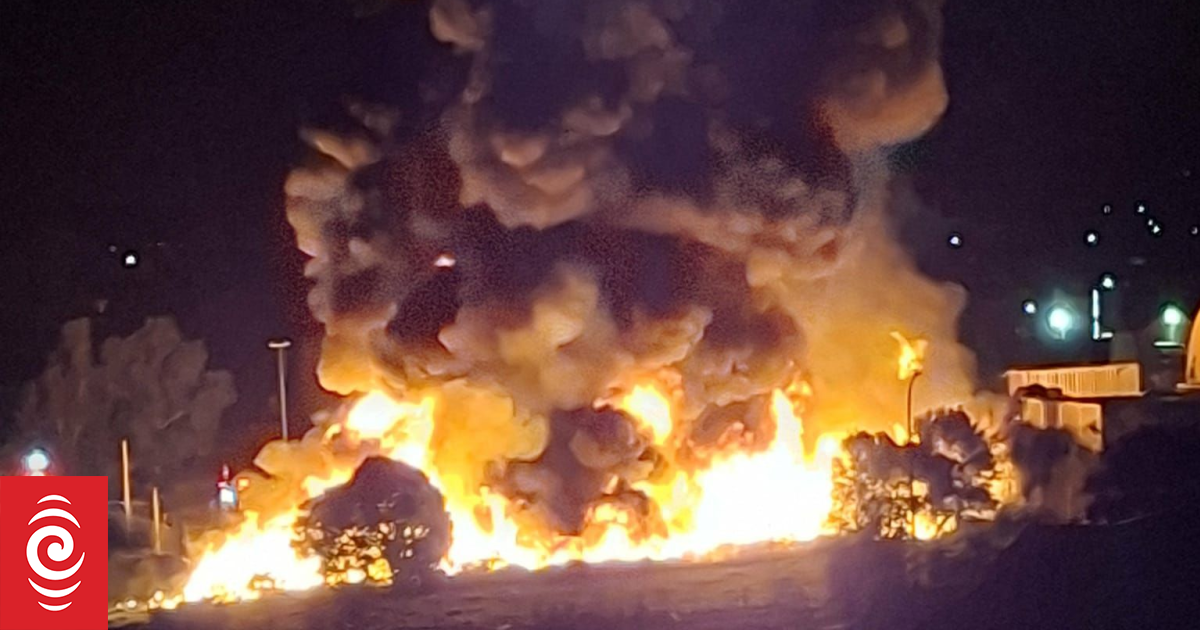 Warning to locals as huge, suspicious recycling centre fire spews smoke over Waiuku