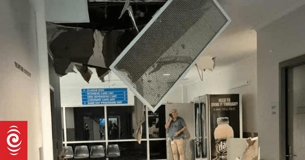 Severe Tropical Cyclone Fina moves west as Darwin wakes to survey the damage