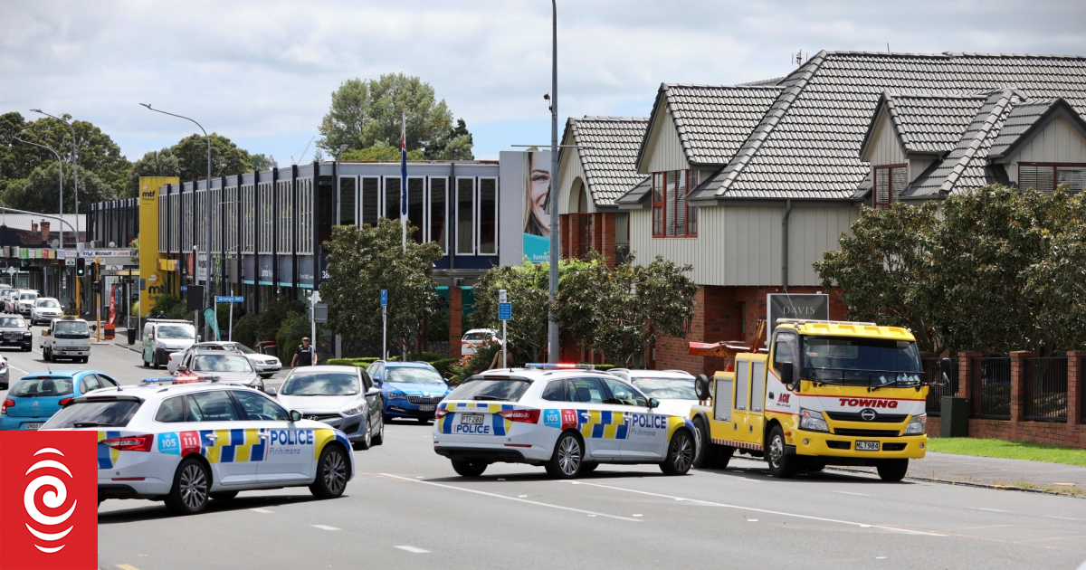 Person killed in crash on busy road in Auckland's Mt Eden