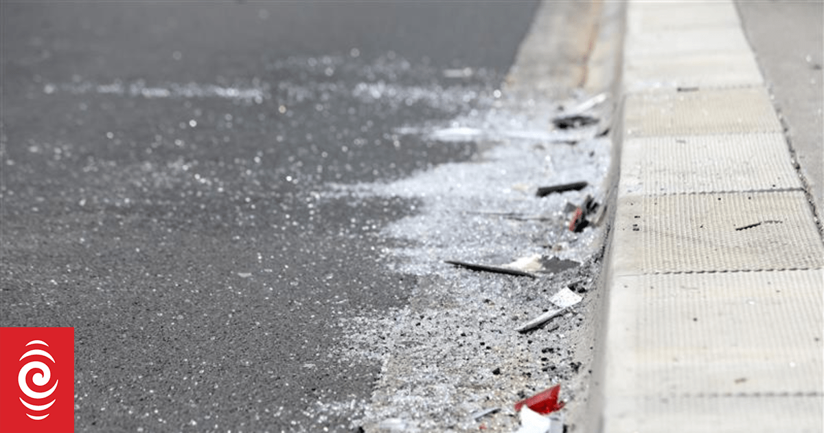 Crash between two buses and a car causes 'chaos' in Auckland