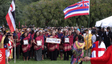 Hawaiian voyaging canoe welcomed back to Waitangi