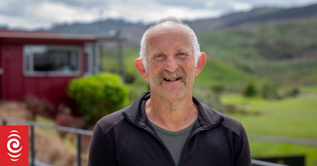 Gareth Morgan happy feral cat 'crime family' now on Predator Free 2050 hit list