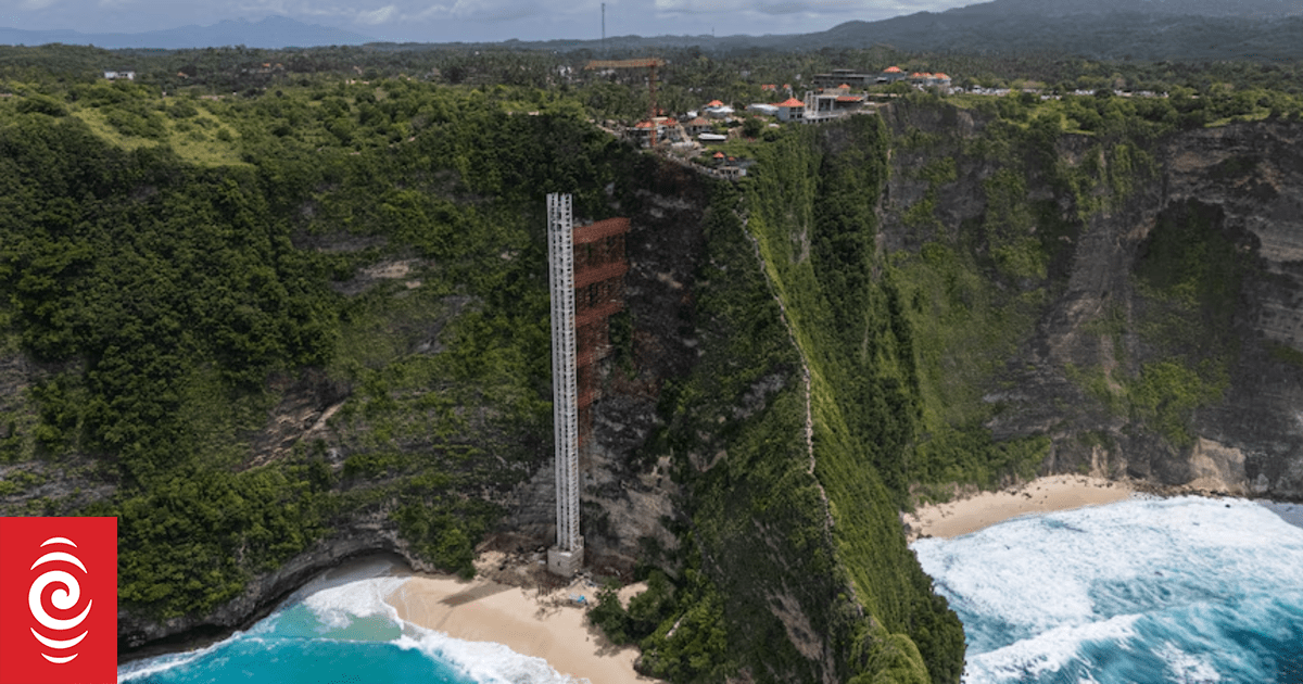 Inside debate over glass elevator Bali is building on 'world's most beautiful beach'