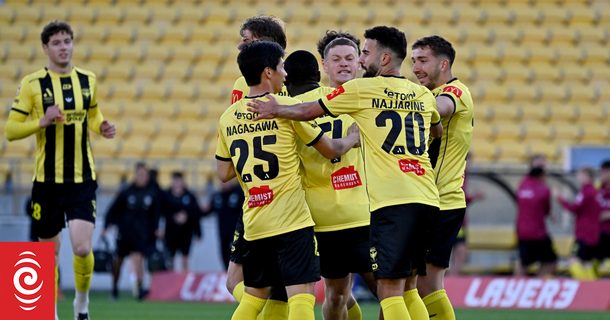 A-League live updates: Wellington Phoenix v Auckland FC