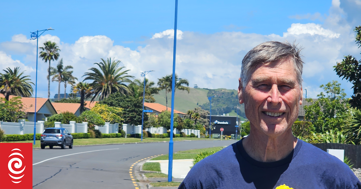 Papamoa residents call chip seal resurfacing 'road vandalism'