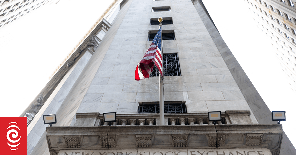 Wall street tumbles on concerns over AI stocks, economy