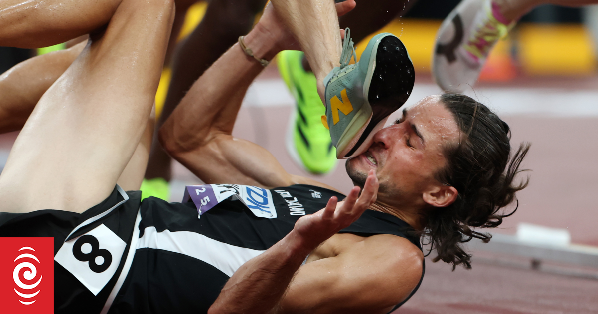 Foot on face photo of Kiwi Geordie Beamish up for award