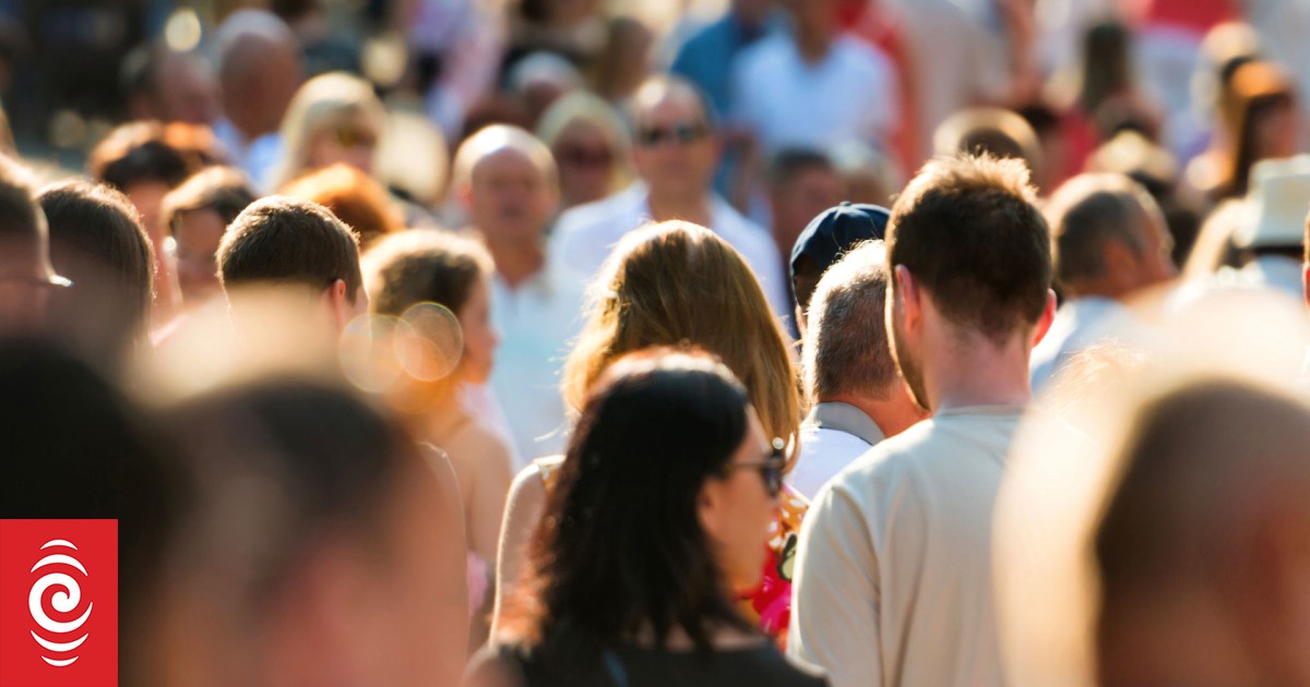 New Zealand's population growth dips by tens of thousands