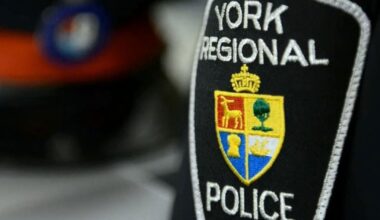 Suspects at-large after smash-and-grab at Newmarket mall