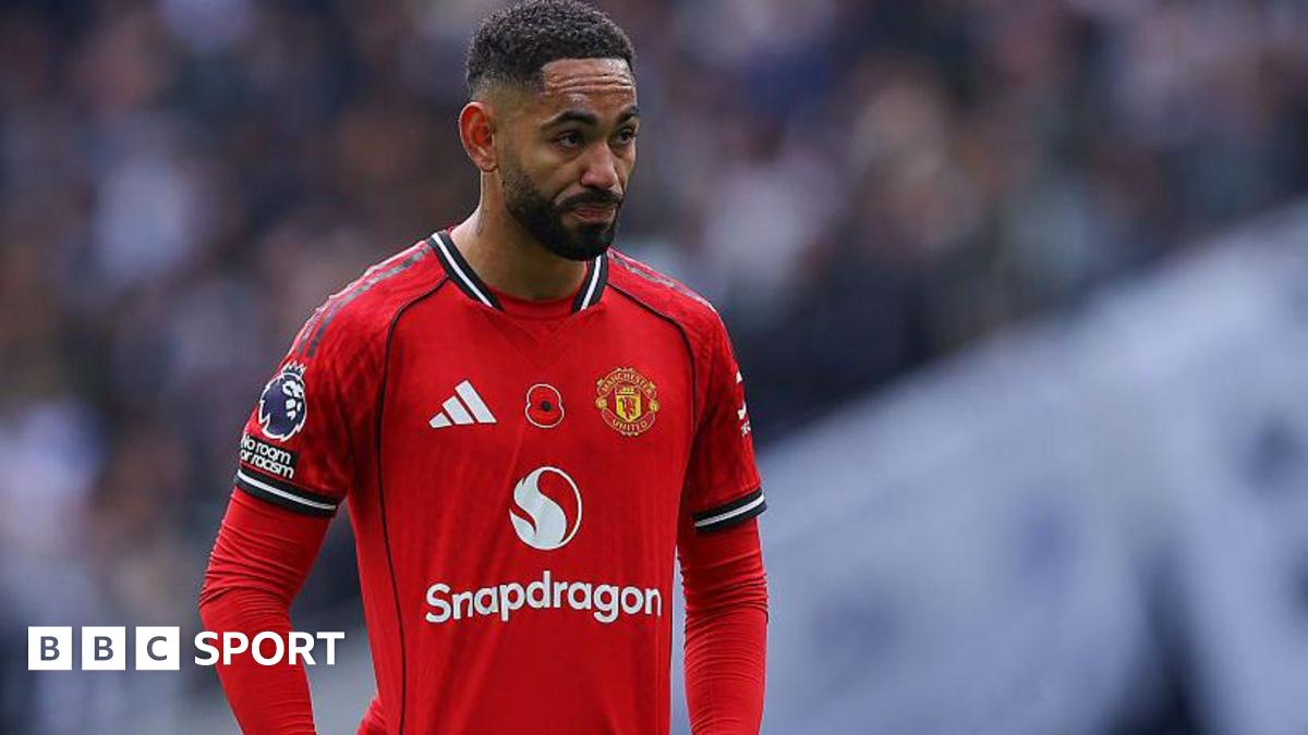 Matheus Cunha in action for Manchester United