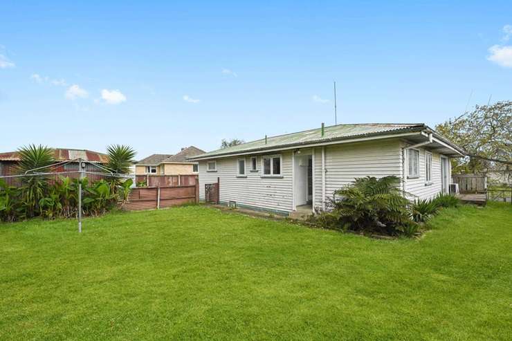 A four-bedroom, two-bathroom bungalow on Brookfield Street, in Hamilton East, sold for <img.91m at a heated auction. Photo / Supplied