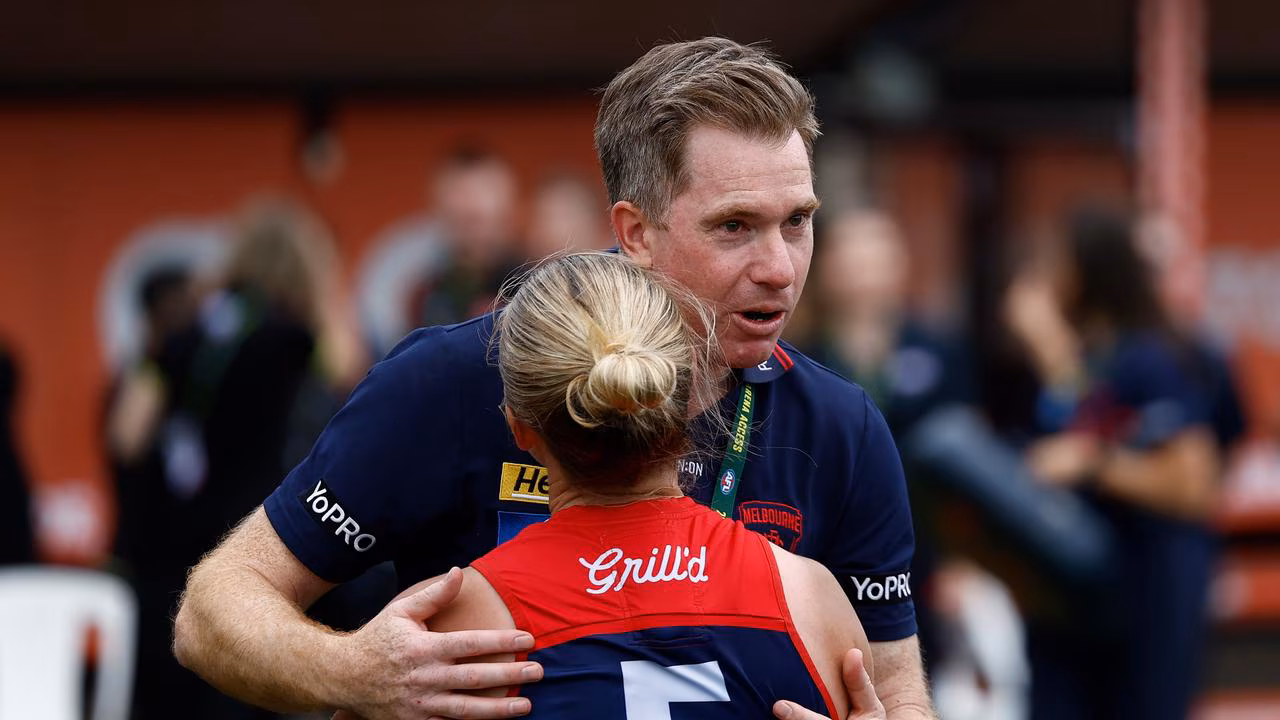 Melbourne coach Mick Stinear quits Demons, tipped to join Geelong as new women’s coach, latest news