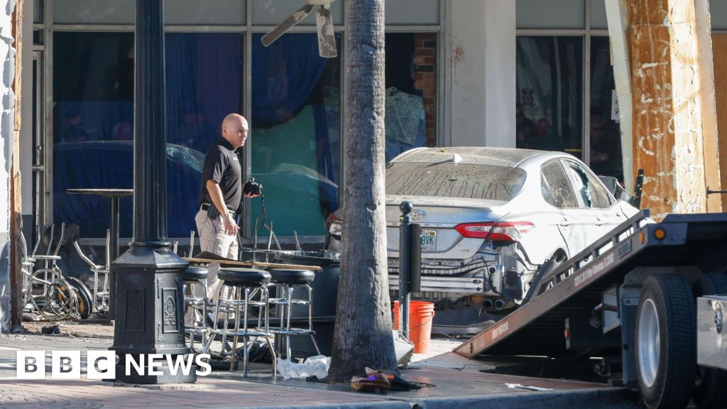 4 dead, 13 injured after street racer slams into crowd at Tampa bar