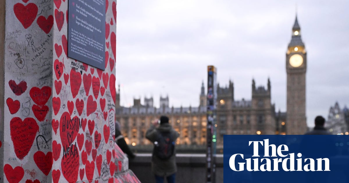 Covid bereaved call for Boris Johnson to lose ex-PM benefits over inquiry report | Covid inquiry