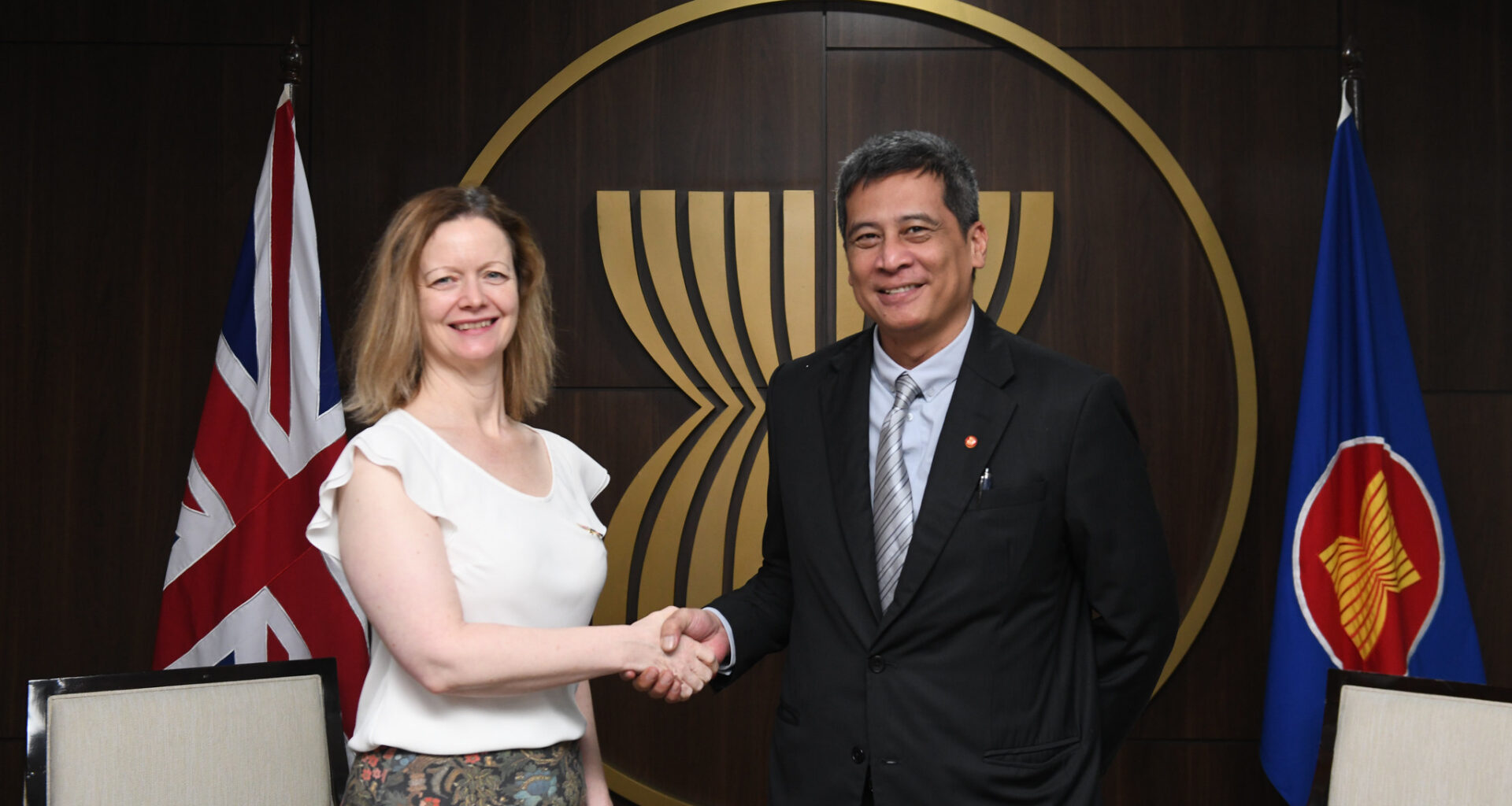 Deputy Secretary-General of ASEAN for Community and Corporate Affairs receives courtesy call from the Ambassador of the United Kingdom to ASEAN