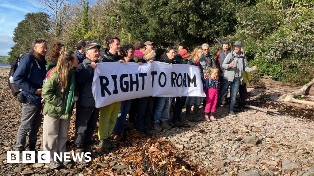 Walkers protest over riverbank access