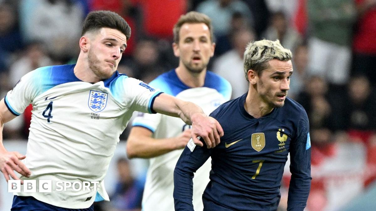 Declan Rice battles for the ball with Antoine Griezmann