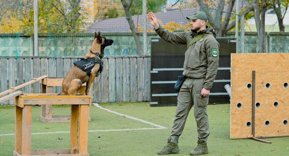 OSCE facilitates stronger co-operation between French and Moldovan law enforcement on canine capabilities