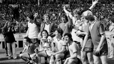 Getty Images A black and white photo of Arsenal celebrating the FA Cup win in 1979.