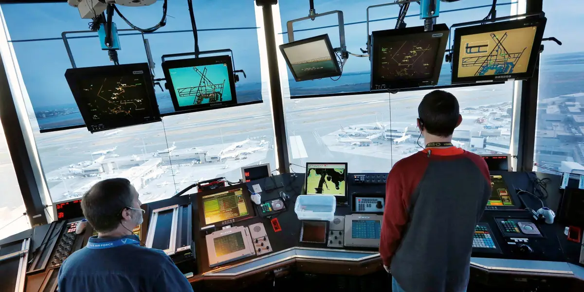 How Much Air Traffic Controllers Make; Average After 3 Years Is $160K