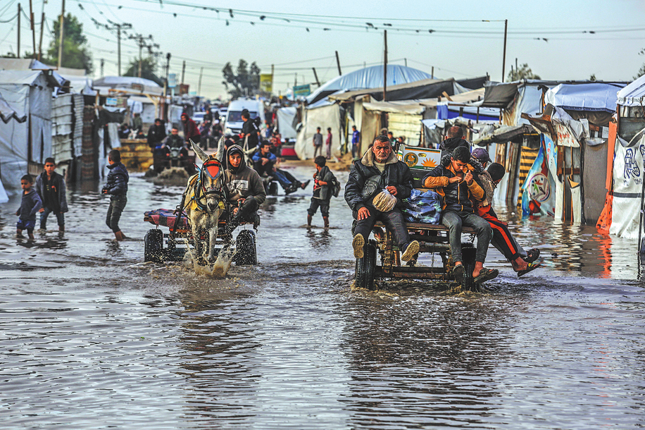 First winter rains soak makeshift Gaza tents