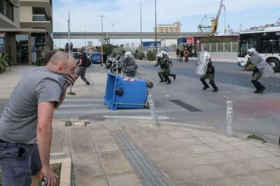 Crete stages violent protest against Mano cruise passengers