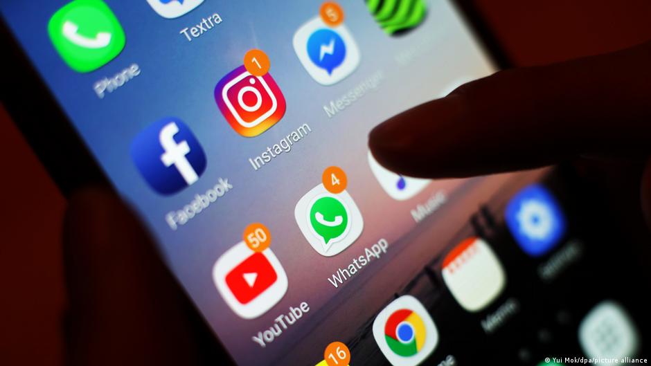 Denmark to ban social media for children under 15 – DW – 11/07/2025