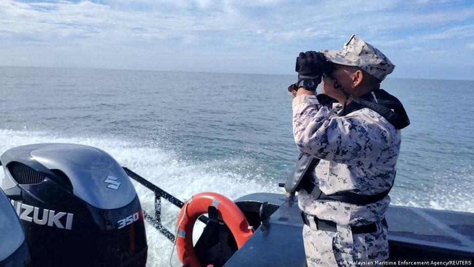 Hundreds missing as boat sinks near Malaysia-Thailand border – DW – 11/09/2025