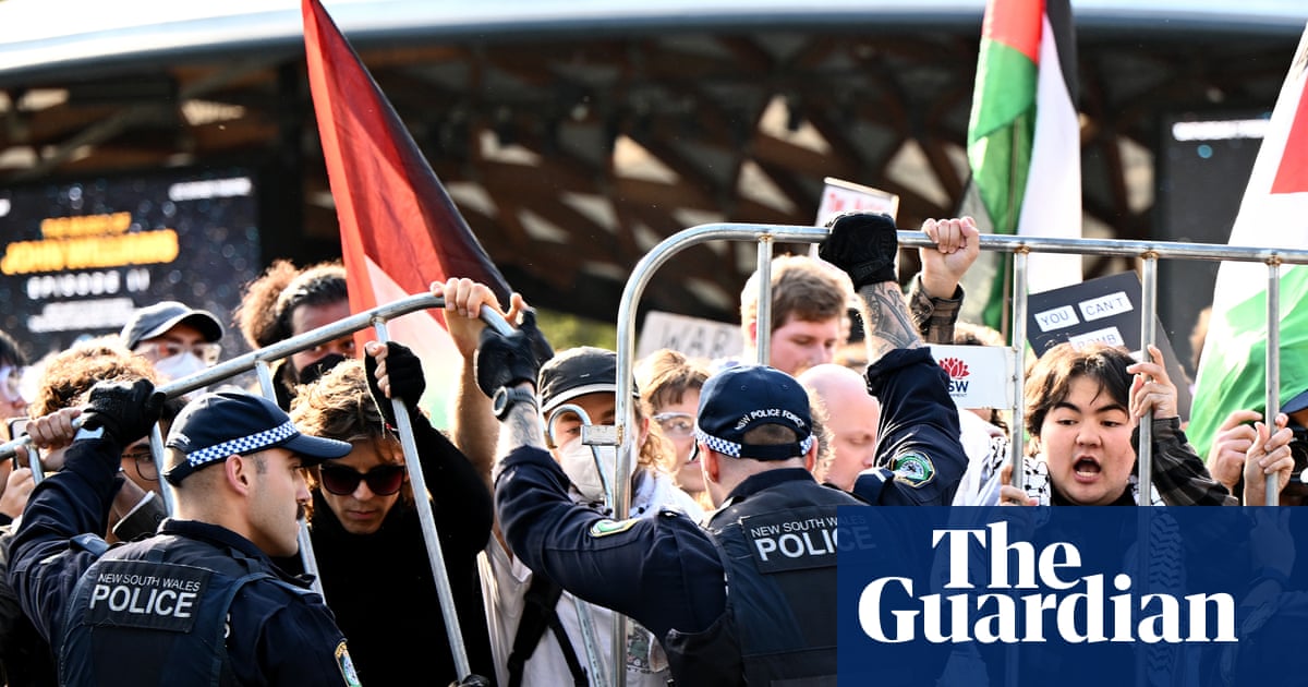 Thirteen arrested as police pepper spray protesters who tried to blockade Sydney weapons expo | Sydney