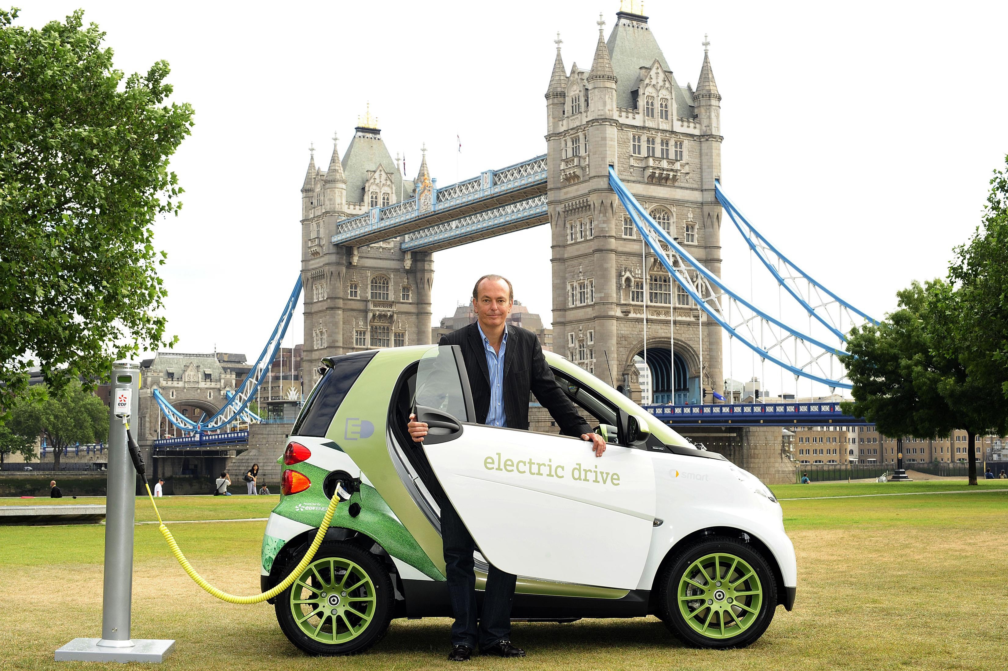 The television presenter and motoring journalist died ‘peacefully surrounded by his family’