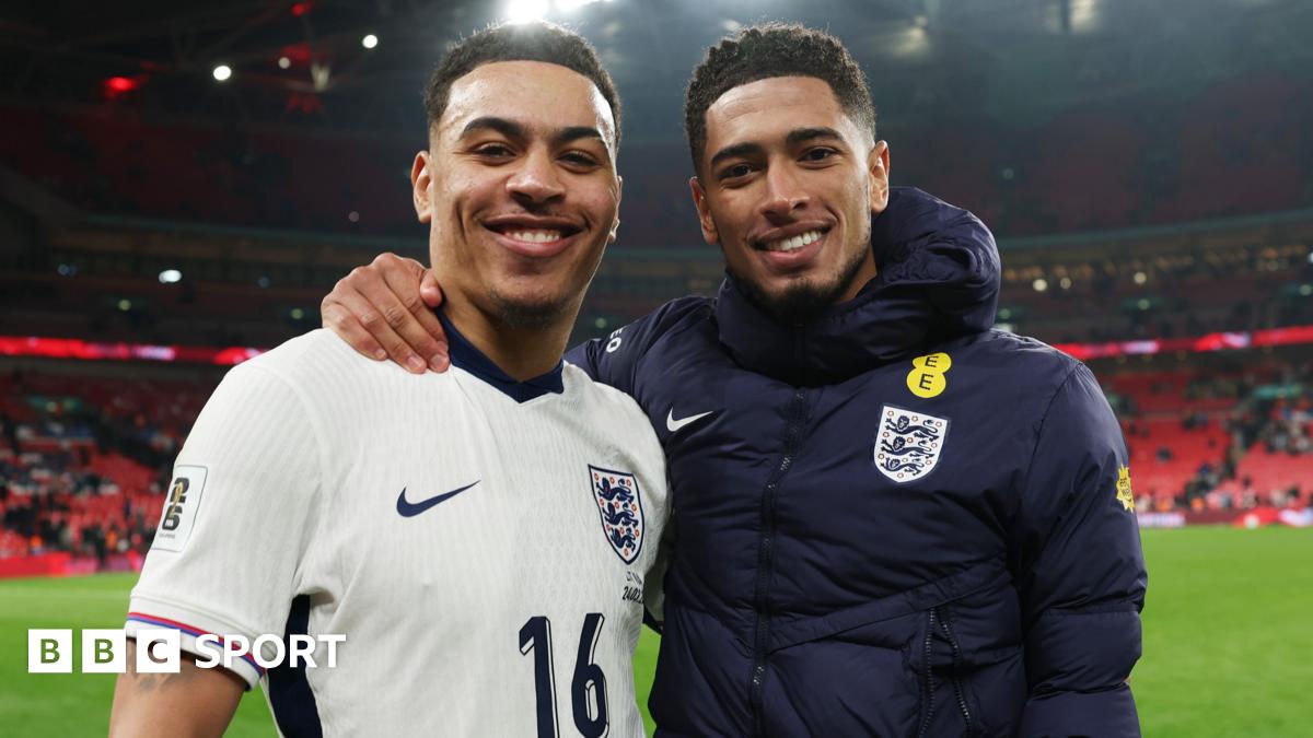 Morgan Rogers and Jude Bellingham pose for a photo together after an England game