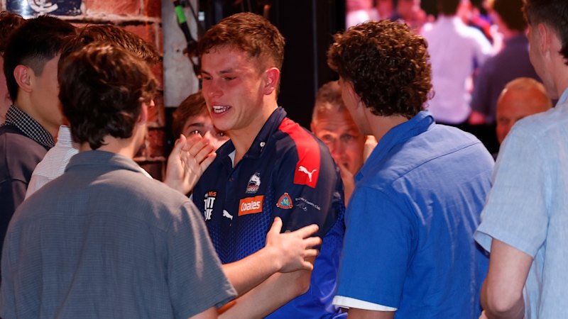 West Coast select Willem Duursma with pick No.1 but Essendon Bombers make a splash selecting Sullivan Robey and Dyson Sharp; Richmond Tigers pick Sam Cumming and Sam Grilj
