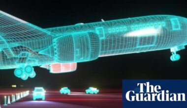 Planes came within metres of hitting Melbourne airport workers because flight crews unaware of shortened runway | Melbourne