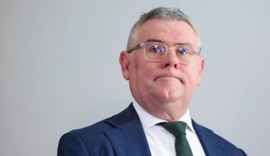 Murray Watt orders CEO to account for redesign cost