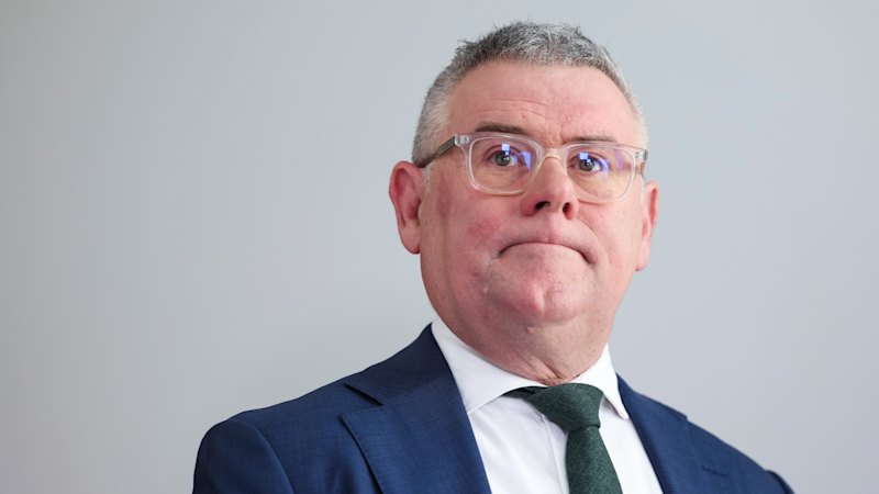 Murray Watt orders CEO to account for redesign cost