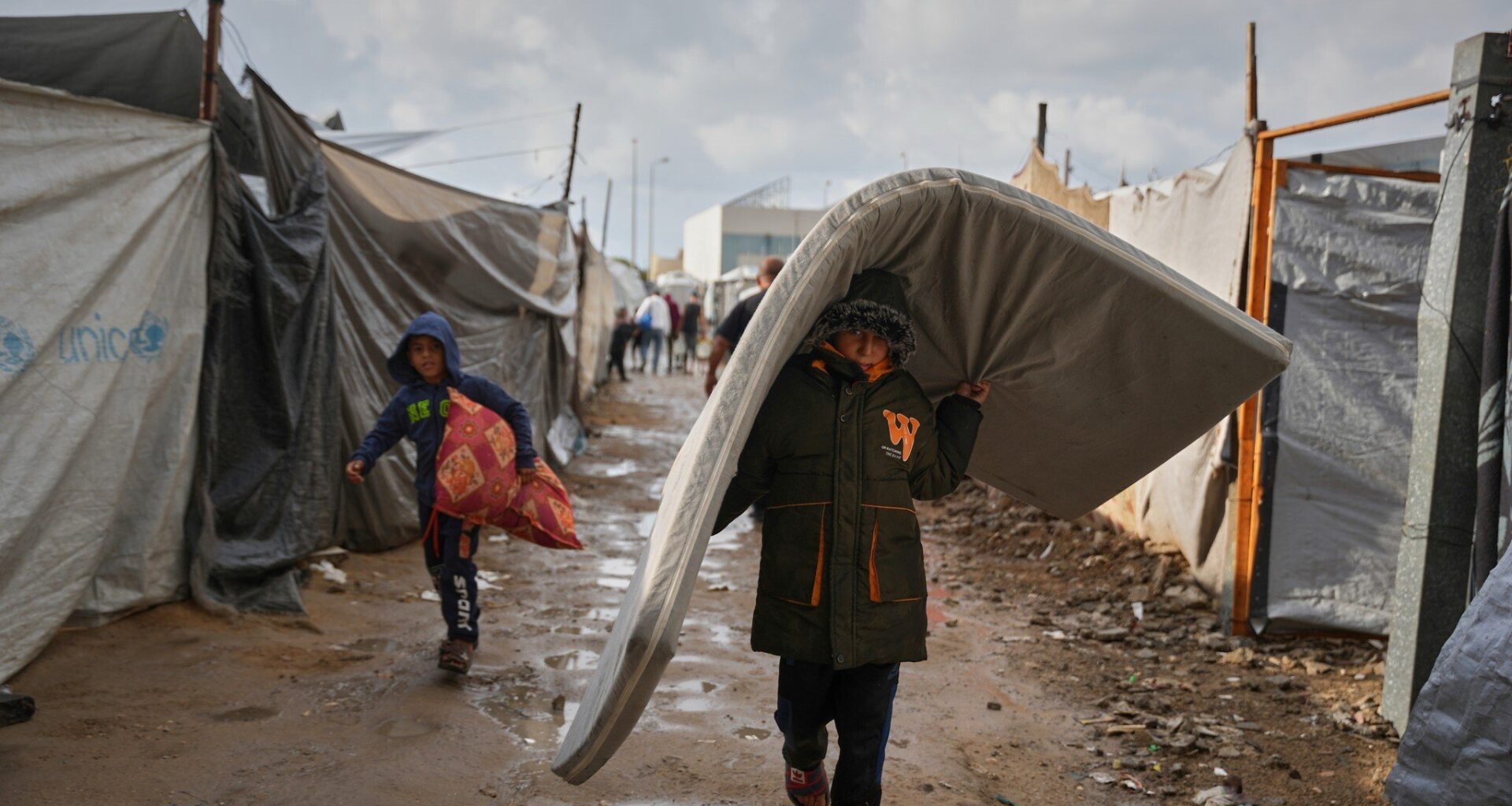As winter arrives, Gazans in ruined Strip fear tents no match for cold and rain