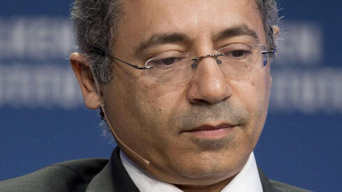 UK billionaire Alan Howard in advanced talks to buy 15% stake in Hapoel Tel Aviv for