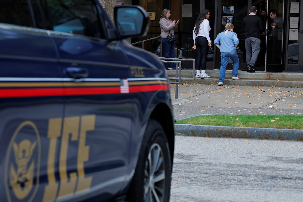 Canada should pull out of refugee pact with U.S. over Trump policies, says former foreign minister Lloyd Axworthy says