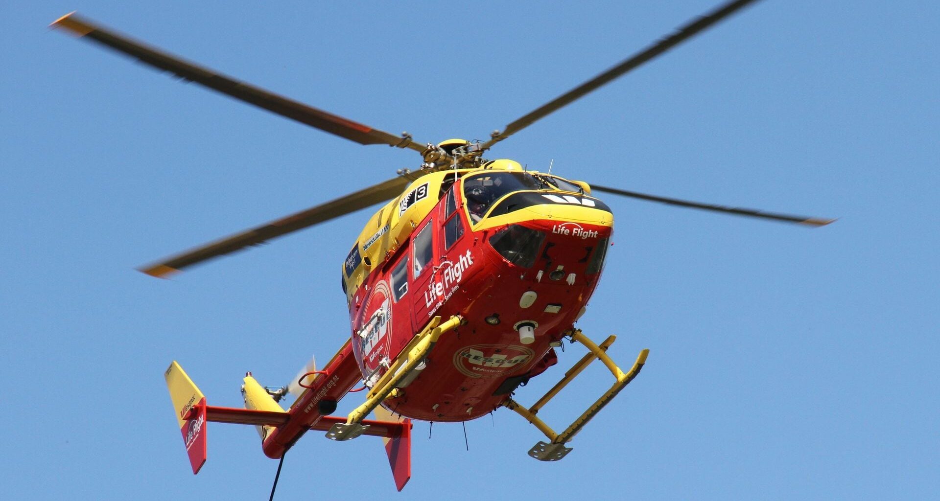 SunLive - Teenager suffers spinal injury after pool dive