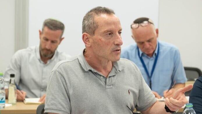 Defense Ministry chief blasts Finance Ministry for blocking 'critical' security deals