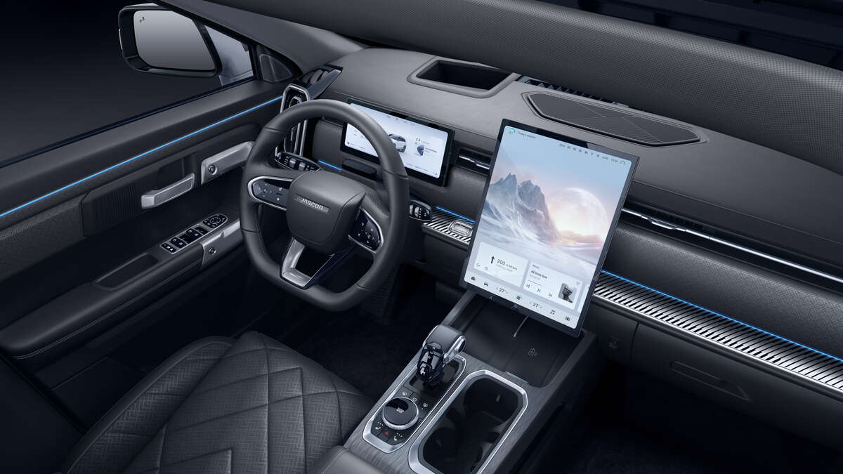 ברכבים סיניים מסוימים קיימות מערכות הכוללות מצלמות, מיקרופונים וחיישנים , .