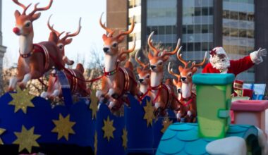 Here are the road closures and transit changes in Toronto when Santa Claus comes to town on Sunday - CTV News